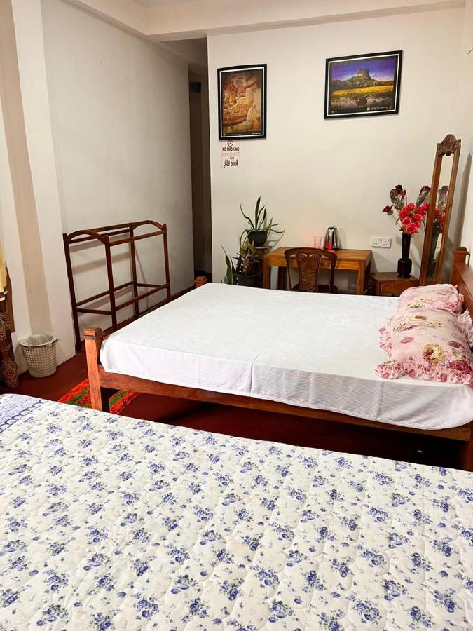 Smashing Inn Дамбулла Екстер'єр фото