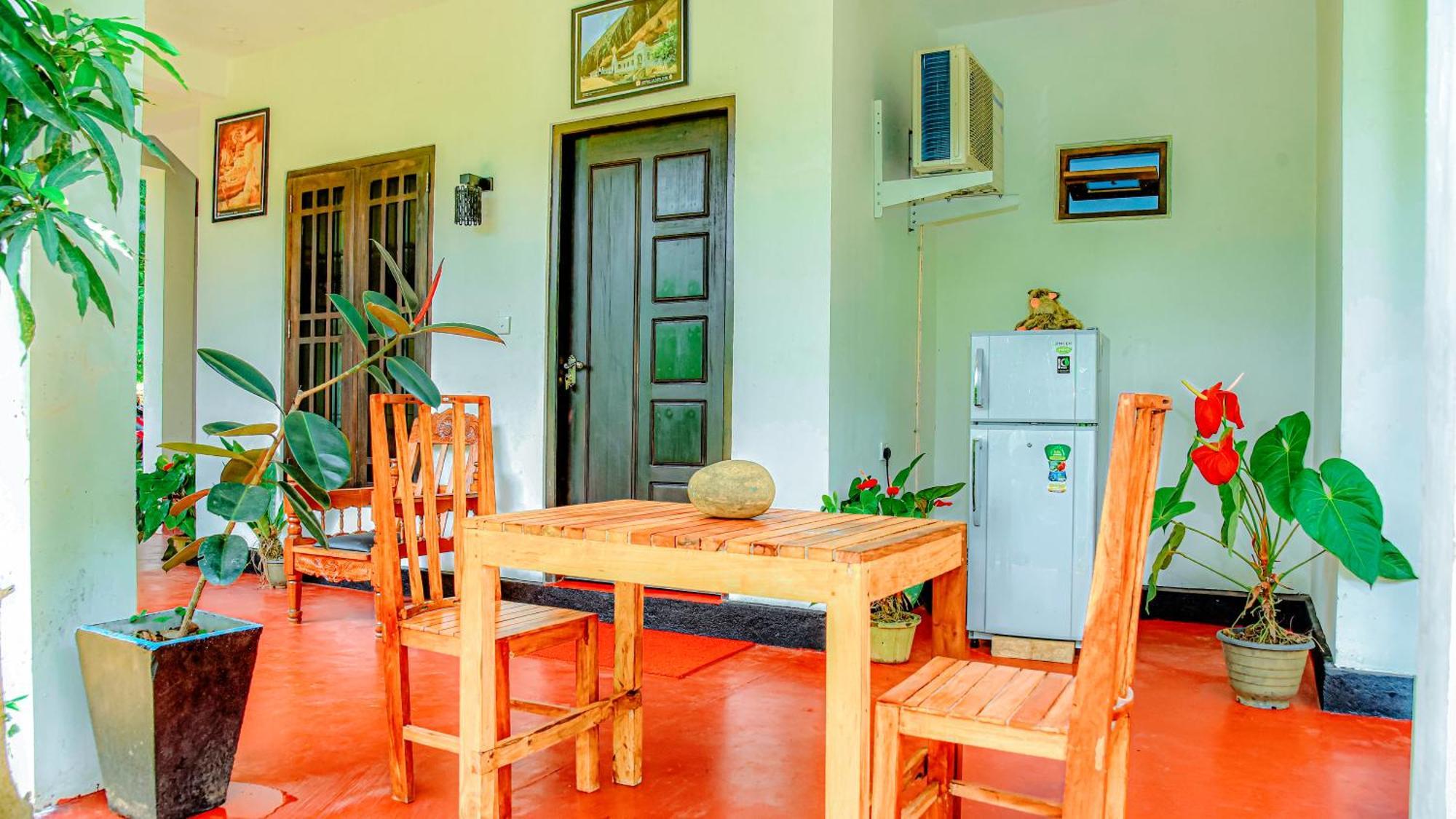 Smashing Inn Дамбулла Екстер'єр фото