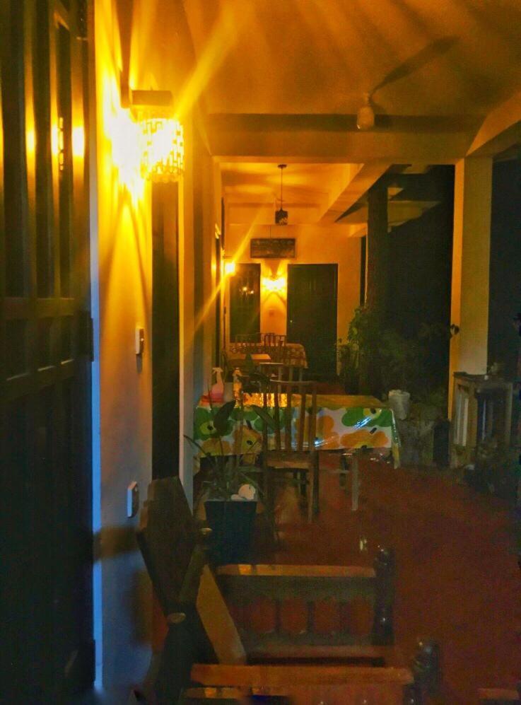 Smashing Inn Дамбулла Екстер'єр фото