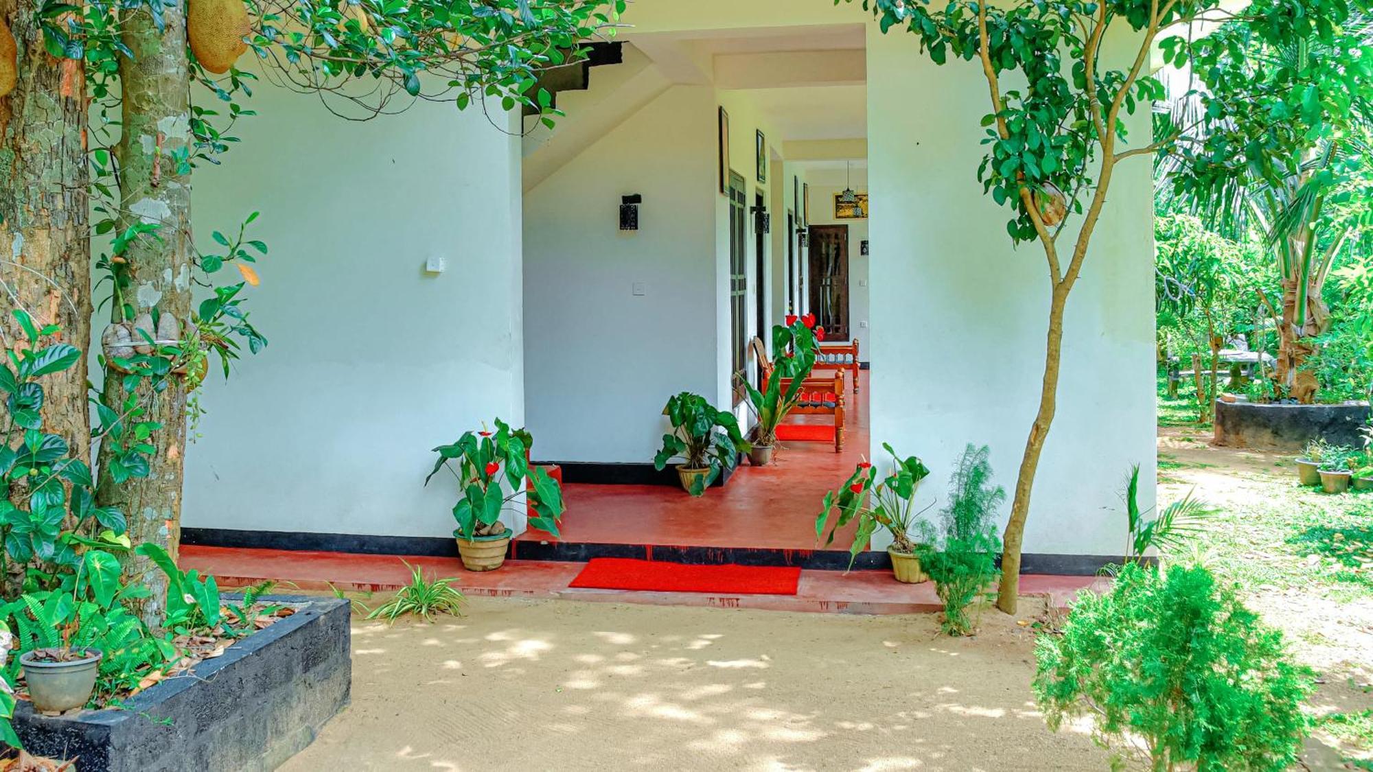 Smashing Inn Дамбулла Екстер'єр фото